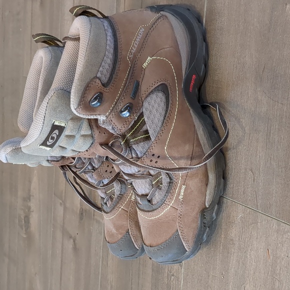 Salomon Gore-tex Hiking Boots - Picture 4 of 9